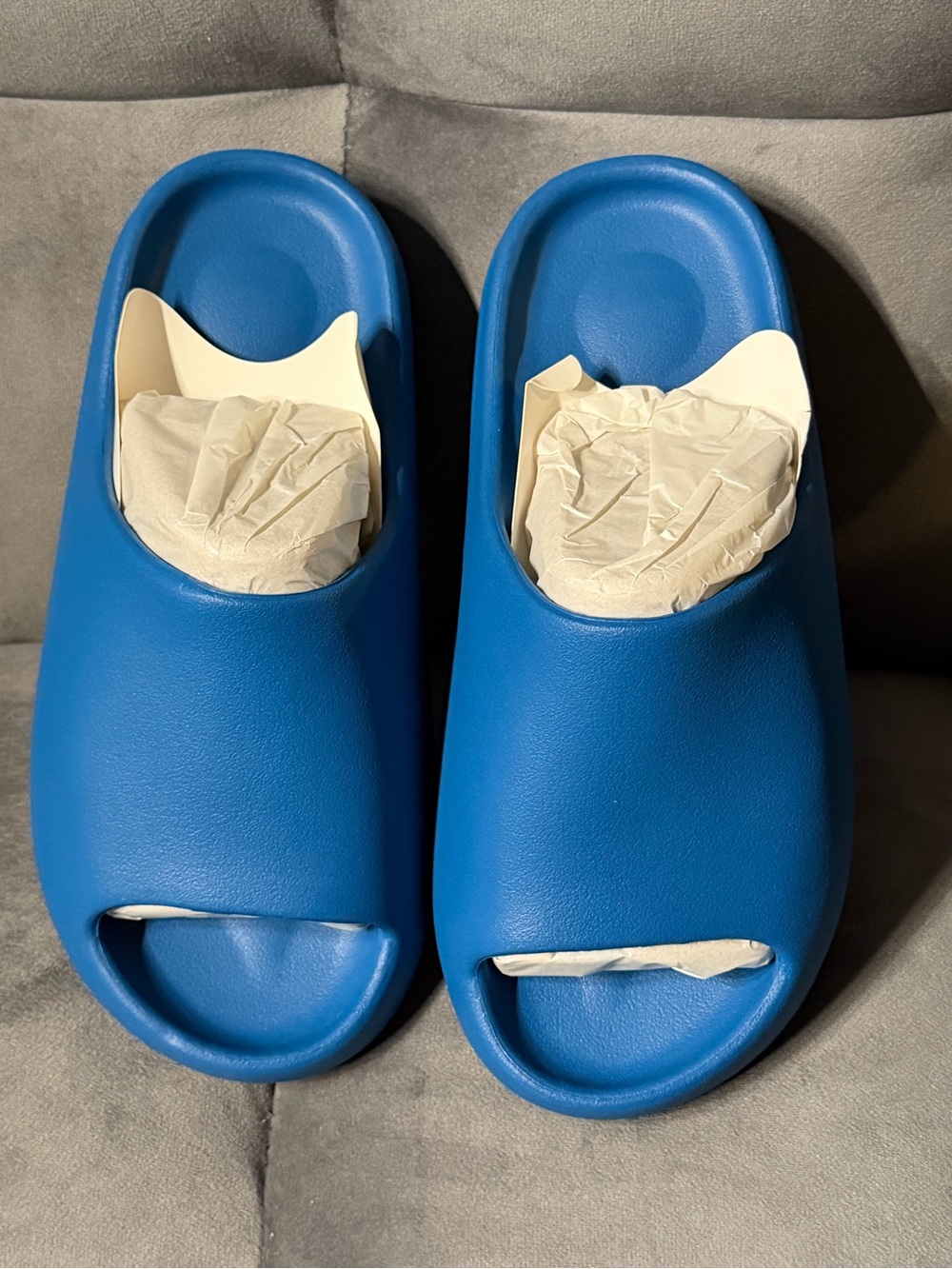 Yeezy Slides Blue YS-01 Men’s Size 8M/9W (Comes in Bag not Box)